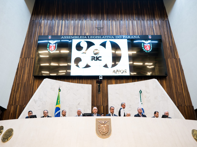 Em sessão solene, Assembleia Legislativa homenageia os 30 anos do Grupo RIC