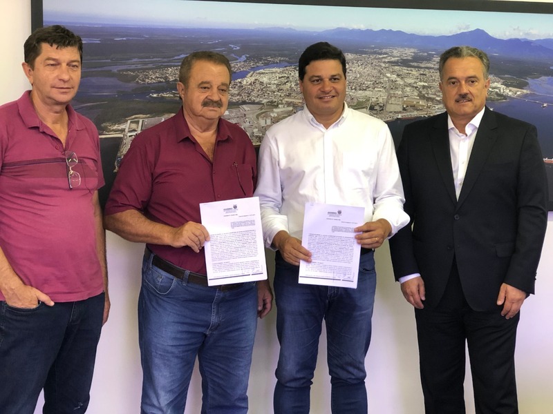 Plauto e Sandro assinam convênio para pavimentação de ruas em Ipiranga