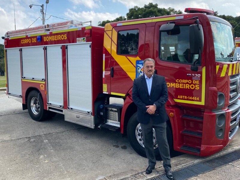 Plauto comemora a chegada dos novos caminhões  para o Corpo de Bombeiros de Ponta Grossa