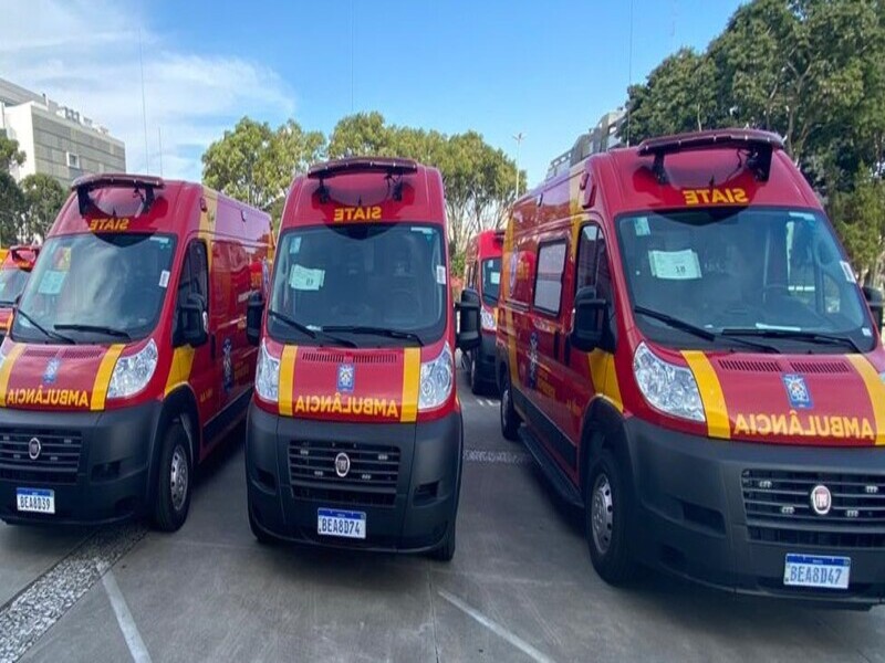Plauto entrega três novas ambulâncias para o SIATE; e caminhões e equipamentos para o 2º Grupamento de Bombeiros